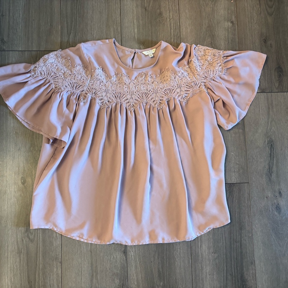 Lucky Brand Mauve Lace Yoke Flutter Sleeve Blouse Size Medium EUC